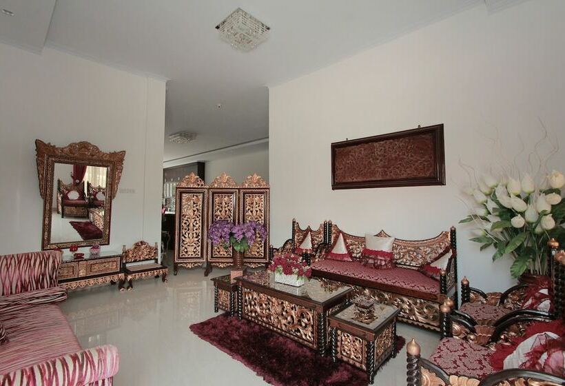 בית מלון כפרי Oyo 435 Panglima Polim Residence