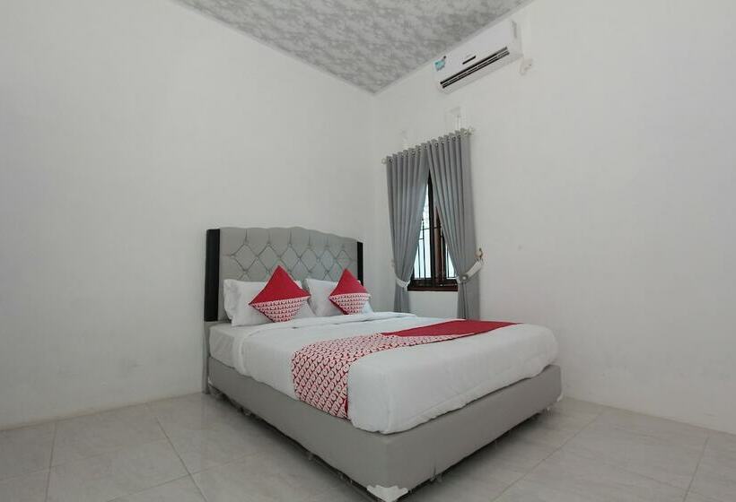 בית מלון כפרי Oyo 435 Panglima Polim Residence