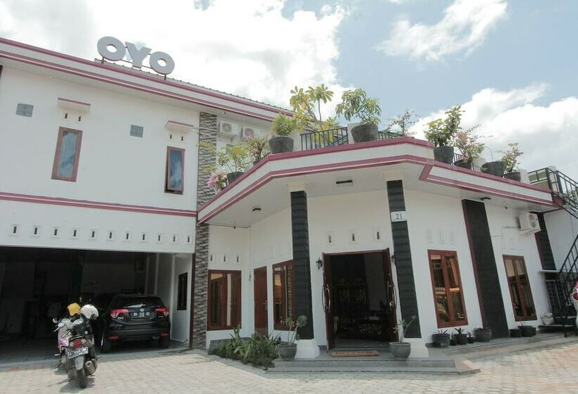 בית מלון כפרי Oyo 435 Panglima Polim Residence