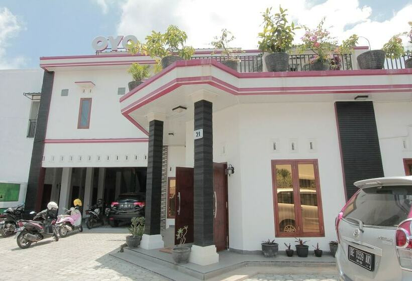 בית מלון כפרי Oyo 435 Panglima Polim Residence