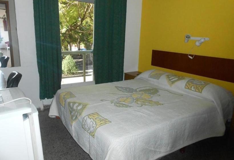 ユースホステル 25 De Mayo