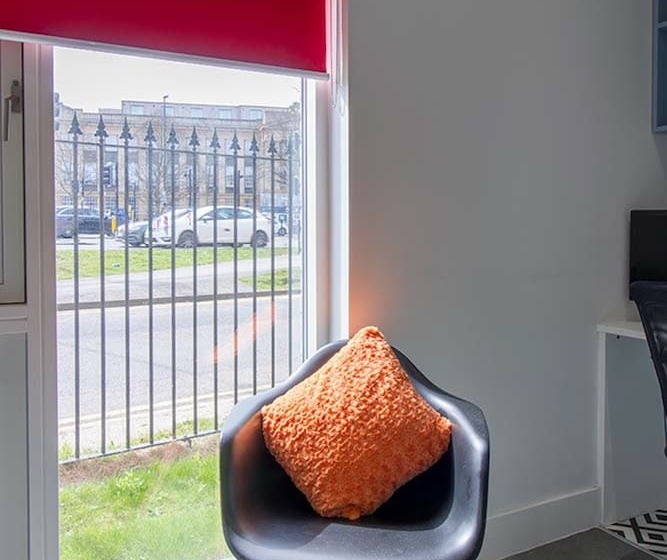 هاستل Axo Shelbourne