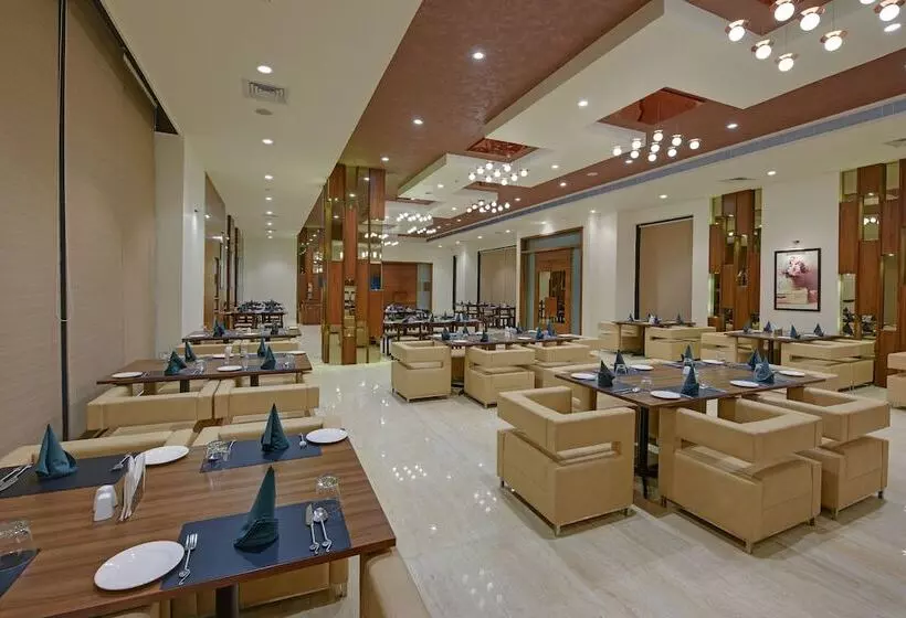 ホテル The Maruti Nandan Grand