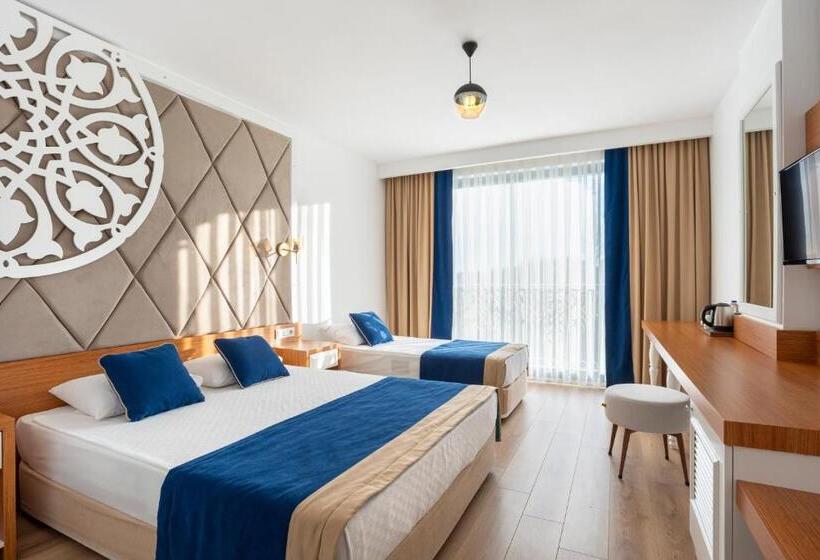 The Sansa Hotel & Spa