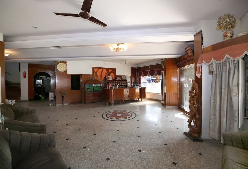 Hotel Oyo 25064 Chandrika