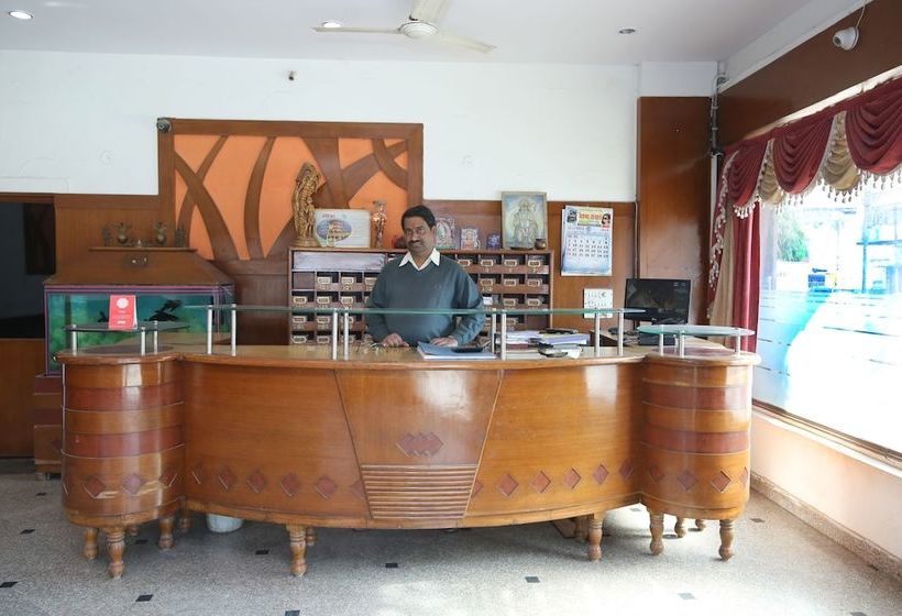 Hotel Oyo 25064 Chandrika