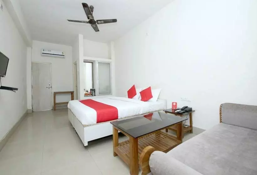 Hotelli Oyo 25064 Chandrika