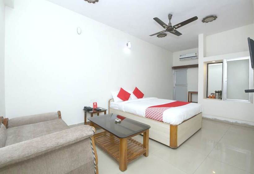 Hotel Oyo 25064 Chandrika