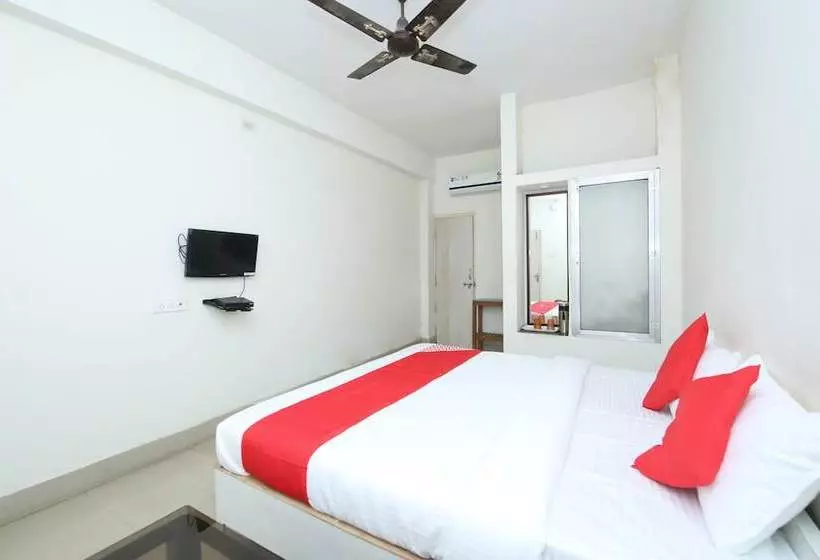 Hotelli Oyo 25064 Chandrika