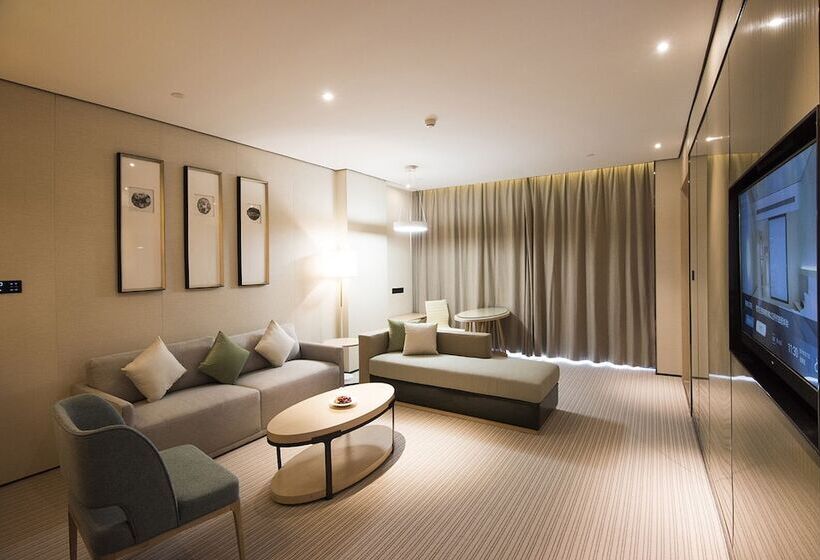 Отель Virtuous World