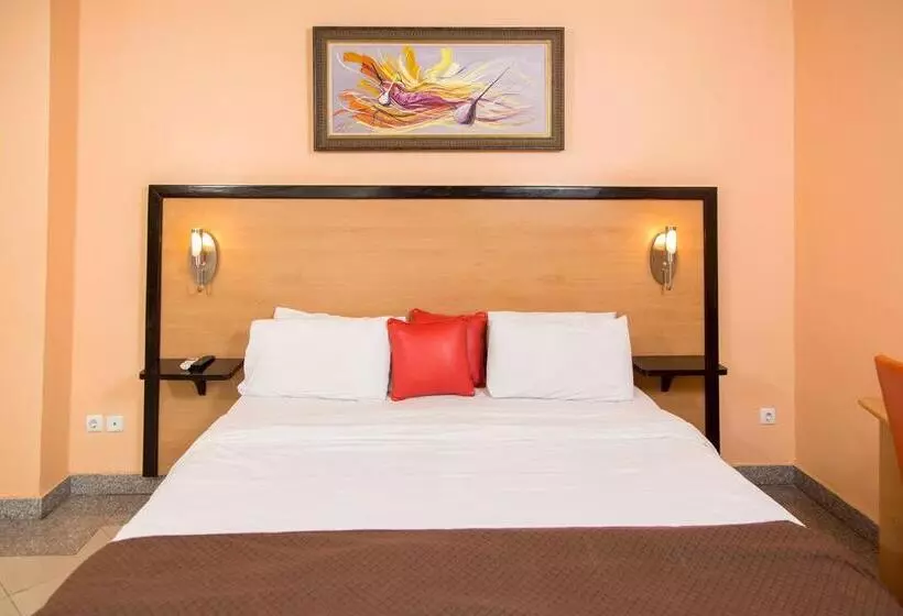 La Cour Hotels And Apartments Glover