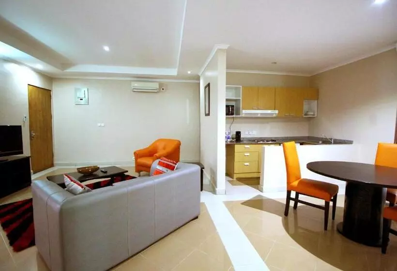 La Cour Hotels And Apartments Glover