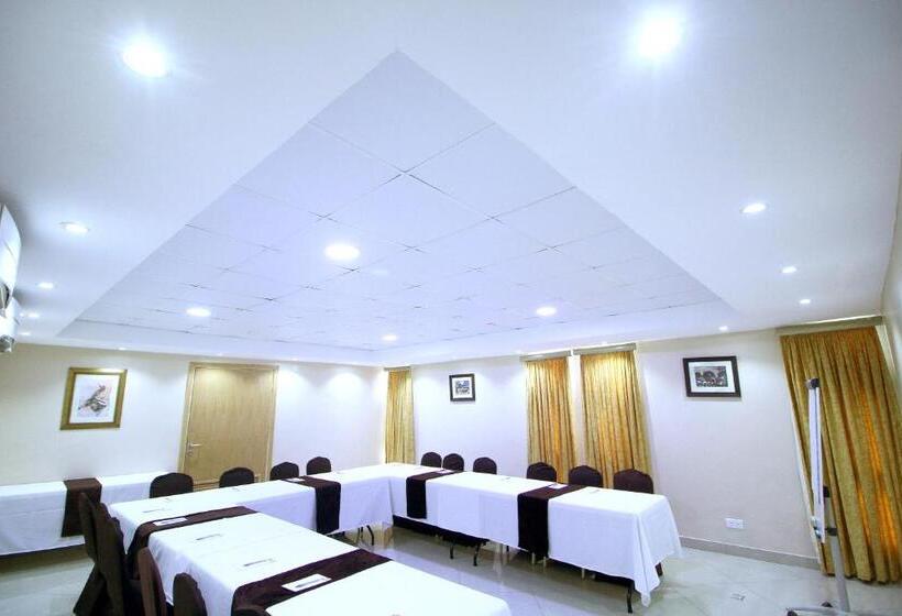 La Cour Hotels And Apartments Glover