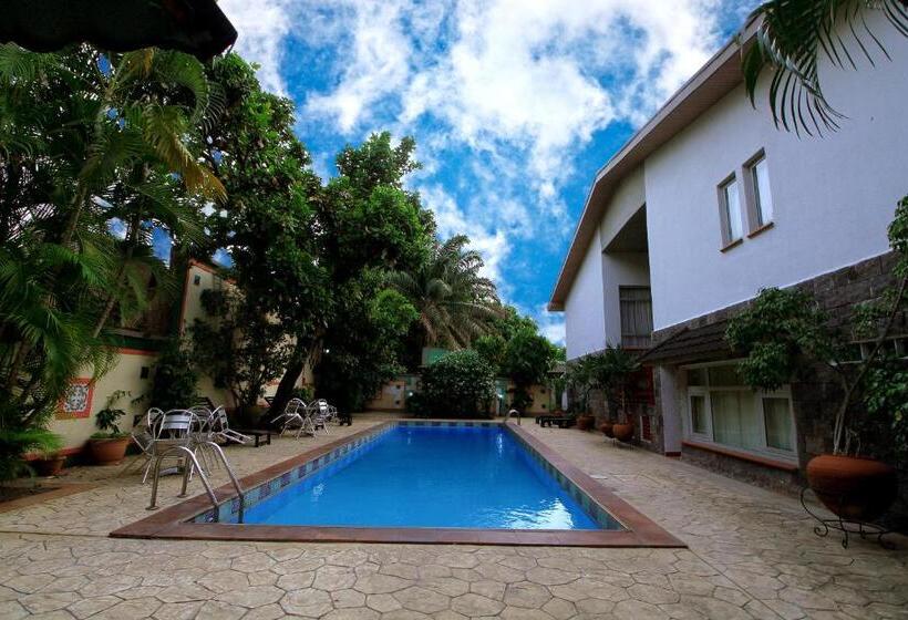 La Cour Hotels And Apartments Glover