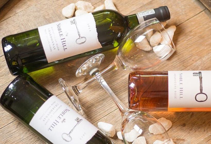 La Cour Hotels And Apartments Glover