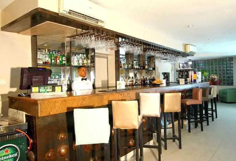 La Cour Hotels And Apartments Glover