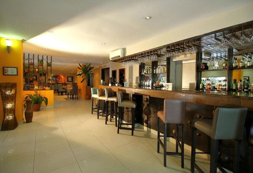 La Cour Hotels And Apartments Glover