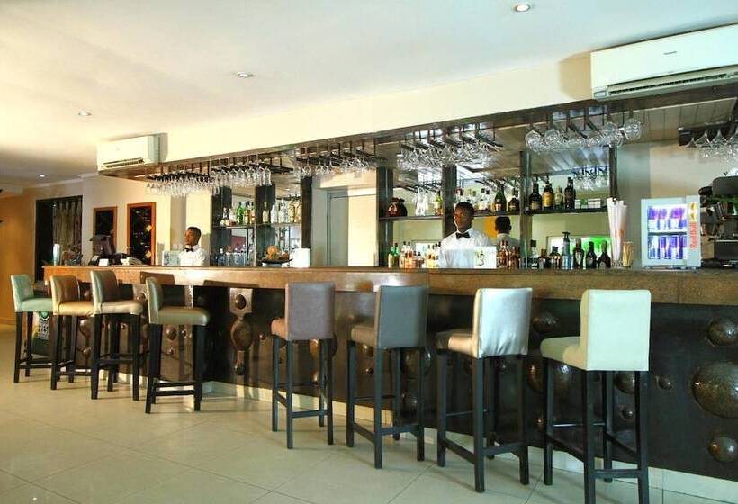 La Cour Hotels And Apartments Glover