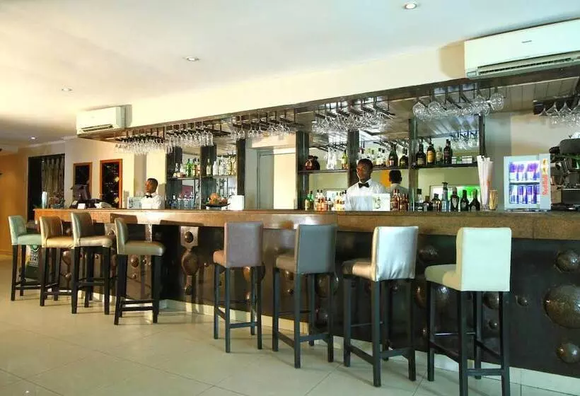 La Cour Hotels And Apartments Glover