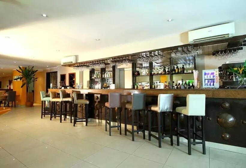 La Cour Hotels And Apartments Glover