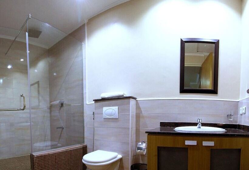 La Cour Hotels And Apartments Glover