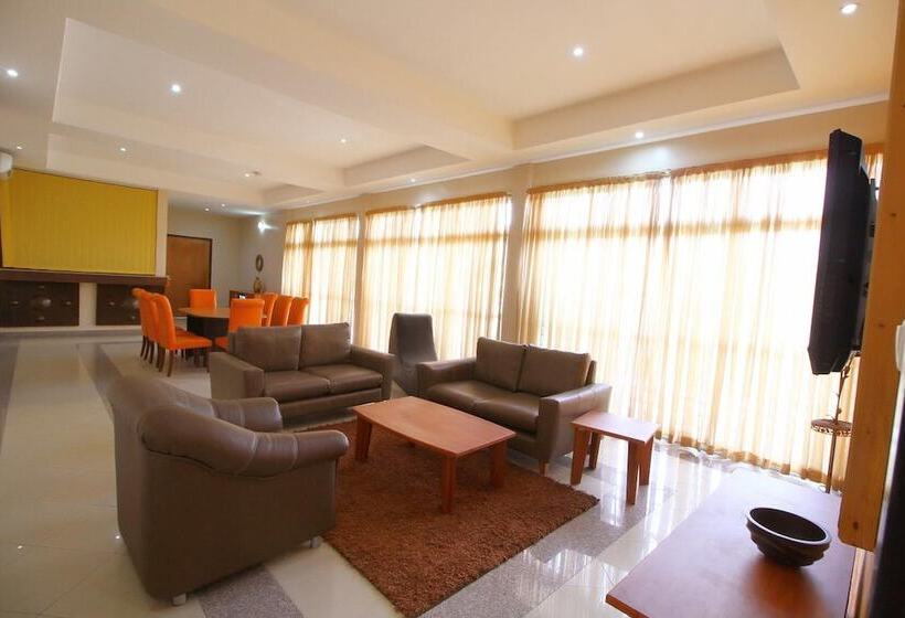 La Cour Hotels And Apartments Glover