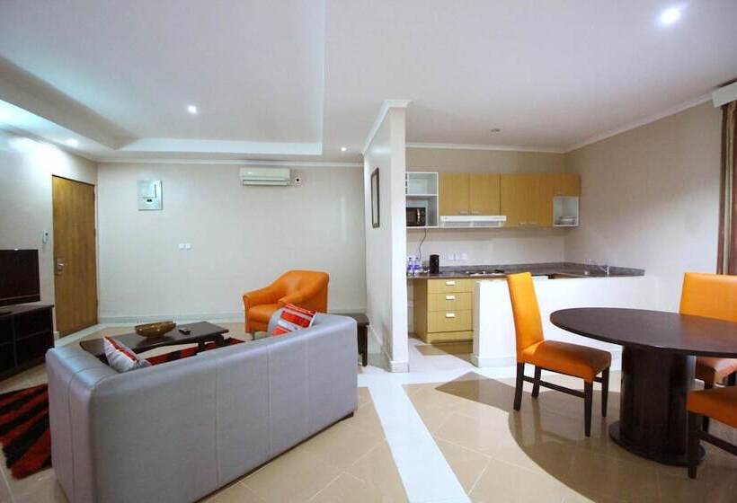 La Cour Hotels And Apartments Glover