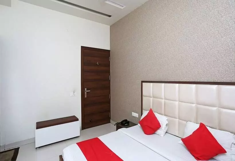 Oyo 17280 Hotel Shivaay