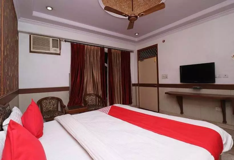 Oyo 29051 Hotel Solitaire & Restaurant
