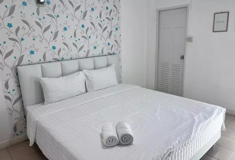 Malizon Hotel And Residences