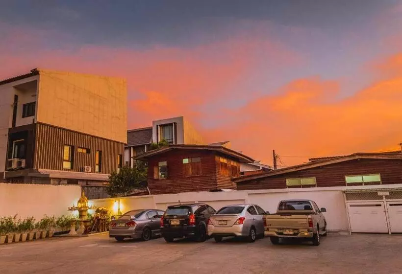 Malizon Hotel And Residences