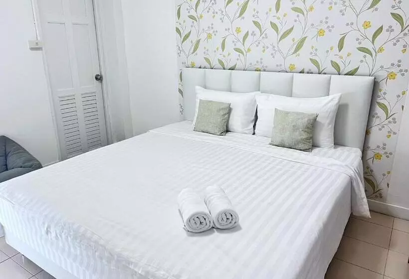 Malizon Hotel And Residences