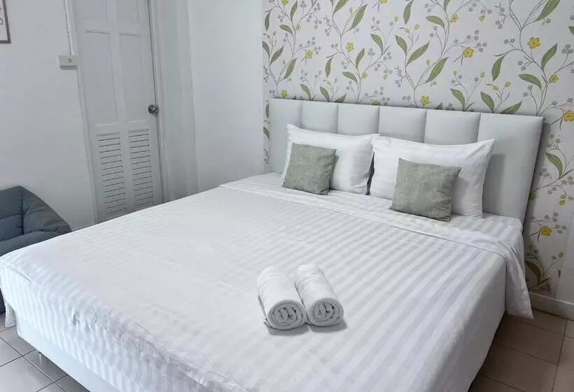Malizon Hotel And Residences
