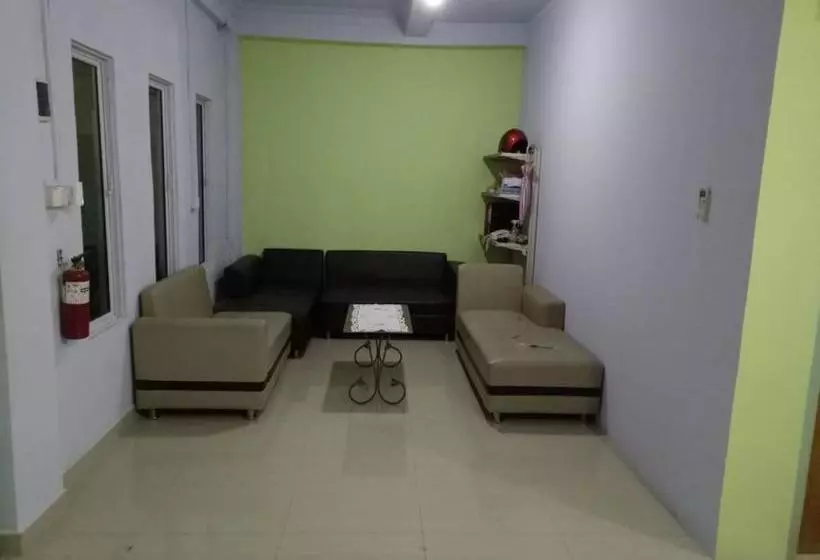 ペンション Tachi Stay Guesthouse Syariah