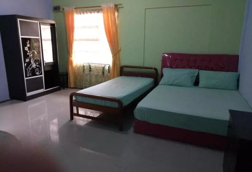 ペンション Tachi Stay Guesthouse Syariah