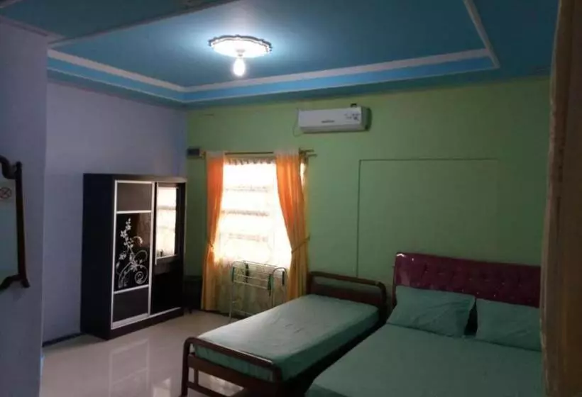 ペンション Tachi Stay Guesthouse Syariah