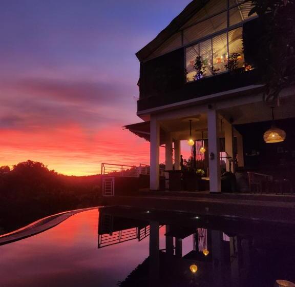 فندق صغير Bagus Ink Surf Camp