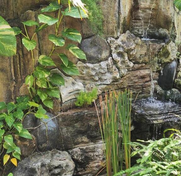 فندق صغير Bagus Ink Surf Camp