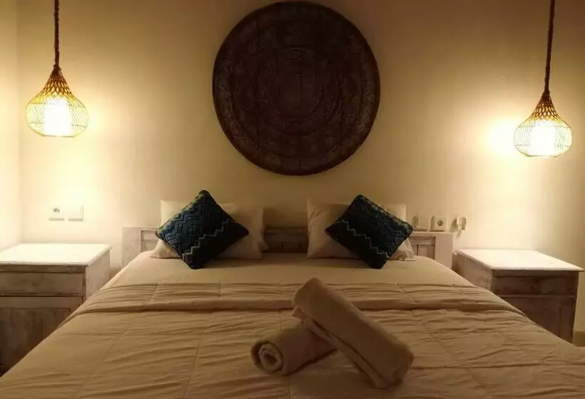 Retkeilymaja Bagus Ink Surf Camp