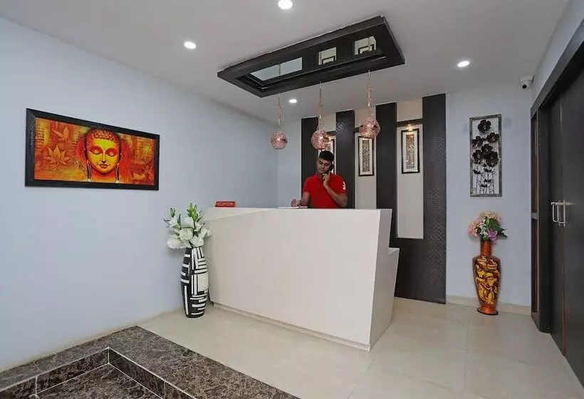 Itsy Hotels Sidhartha Residency