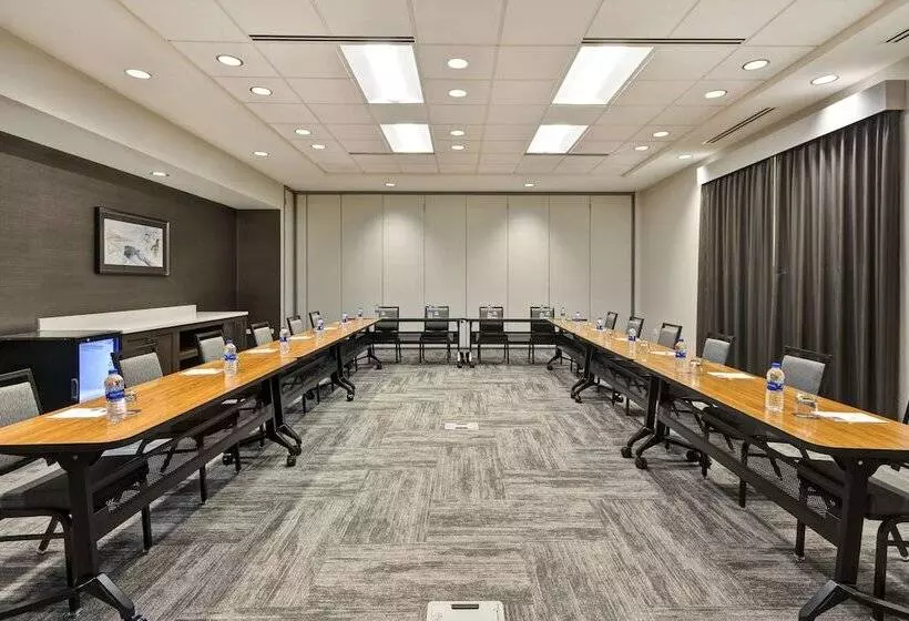 ホテル Hyatt Place Fresno