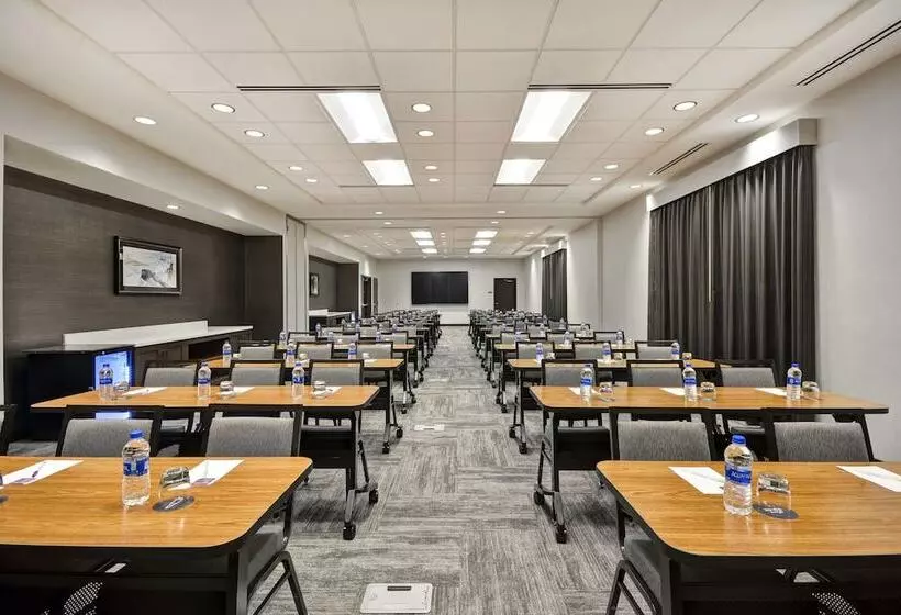ホテル Hyatt Place Fresno