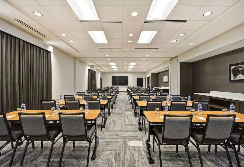 ホテル Hyatt Place Fresno
