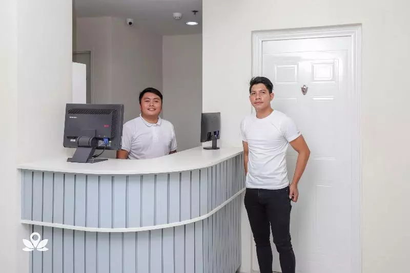 Zen Rooms Triangle Hotel Manila