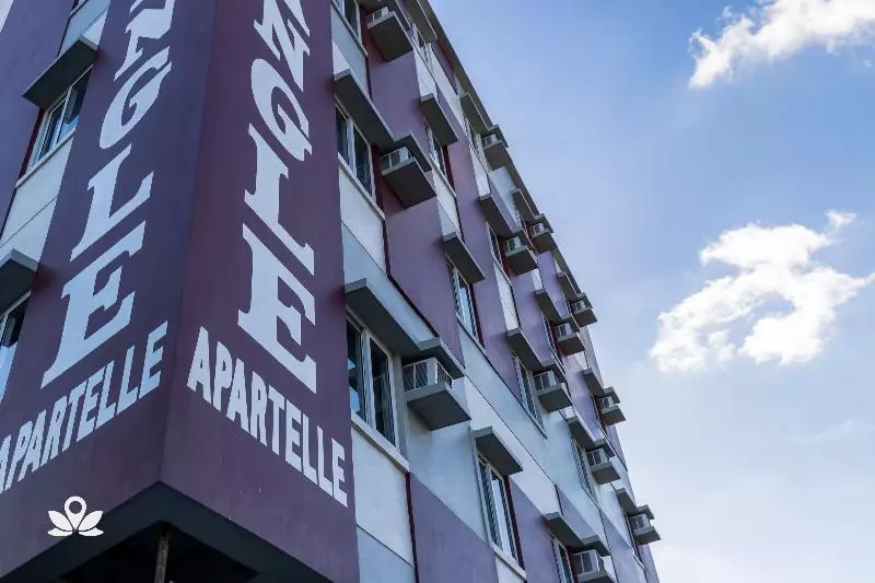 Zen Rooms Triangle Hotel Manila