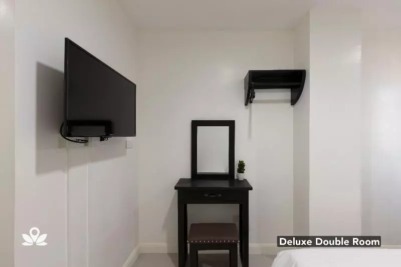 Zen Rooms Triangle Hotel Manila