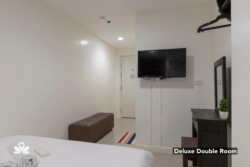 Zen Rooms Triangle Hotel Manila