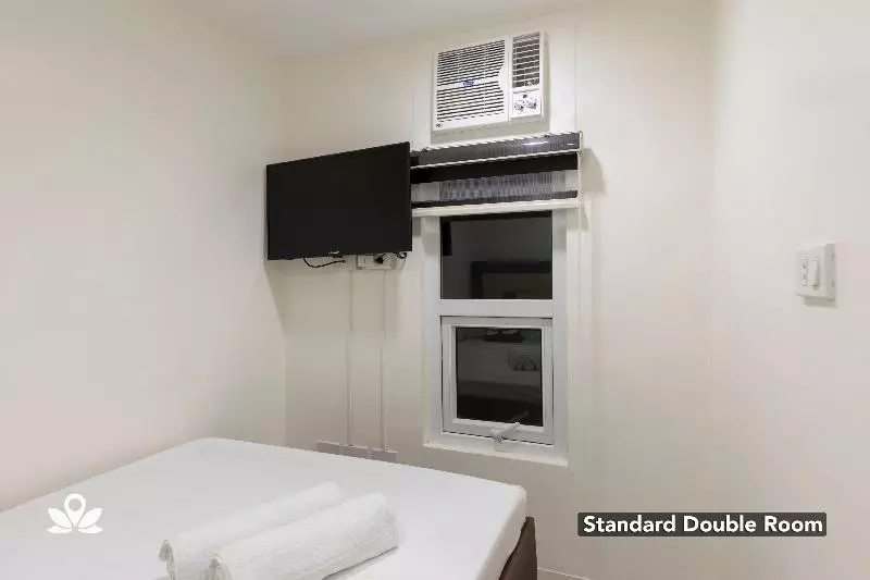 Zen Rooms Triangle Hotel Manila