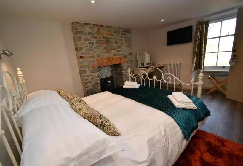 Retkeilymaja Carew Inn