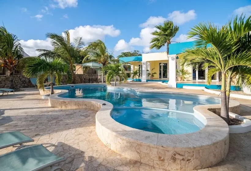 هتل Aqua Viva Suites